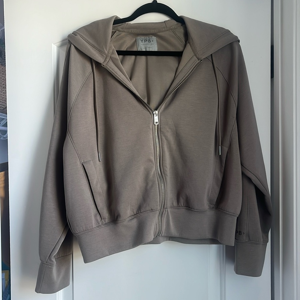 Abercrombie YPB cropped taupe hoodie. Size L